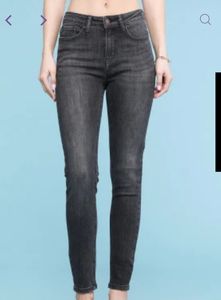 Judy Blue Hailey's Dark Grey Skinny Jeans!🌻
